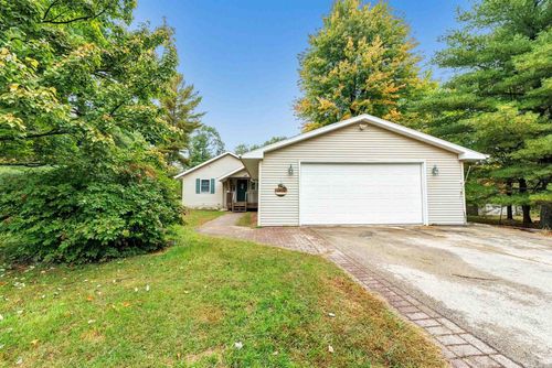 W5112 Pioneer Ct, Shawano, WI, 54166-4800 | Card Image
