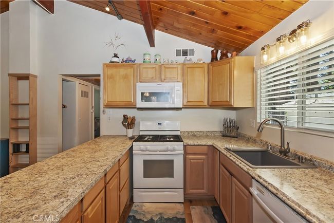 Kitchen | Image 11