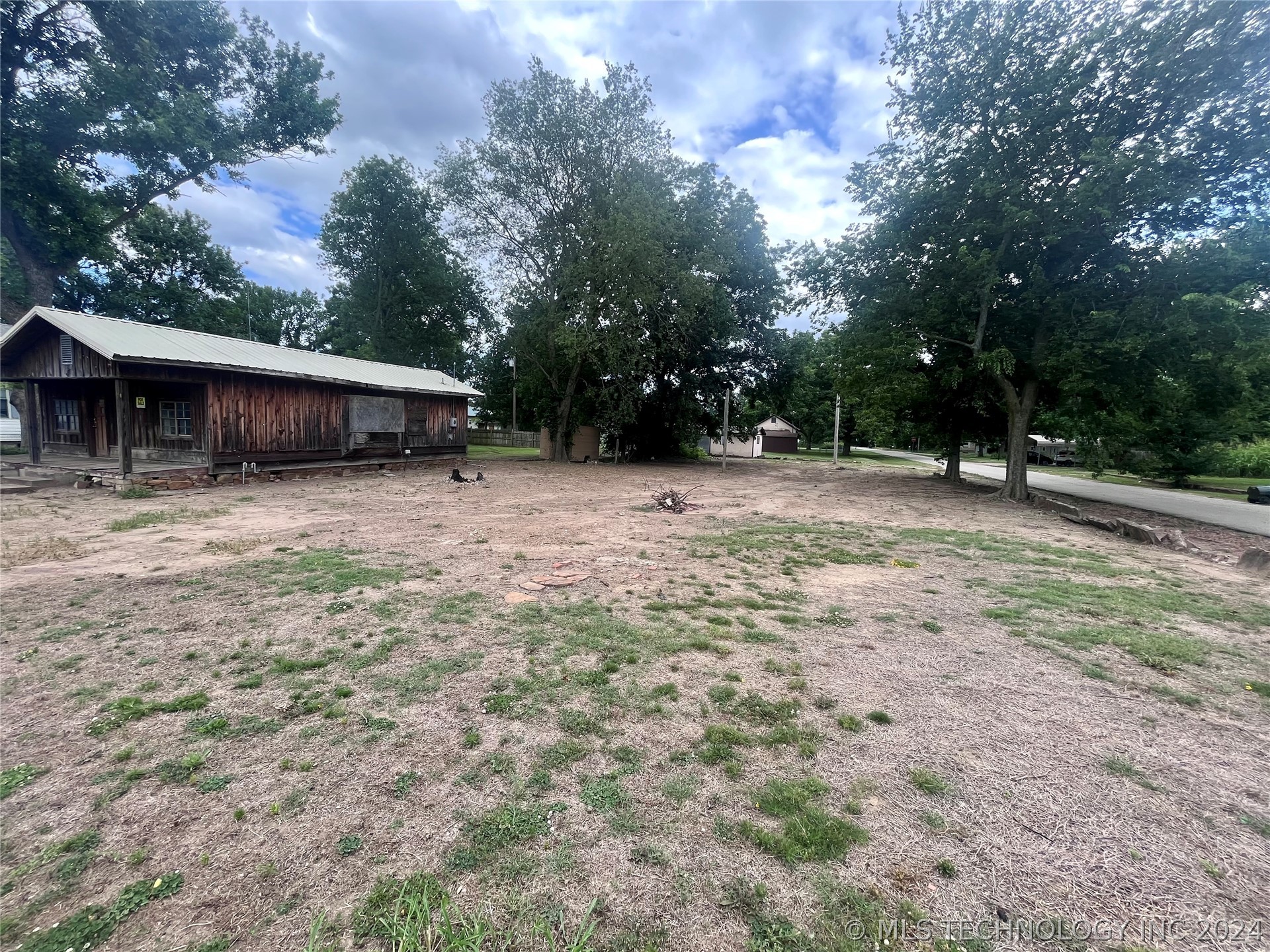 Ragan St, Henryetta, OK 74437
