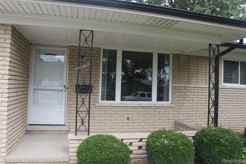 36778 Wayne Dr, Sterling Heights, MI, 48312-2968 | Card Image