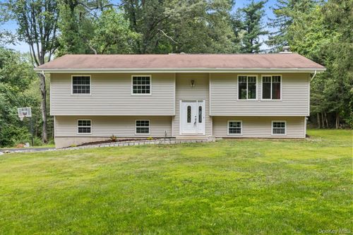 424 Cording Ln, Yorktown Heights, NY, 10598-2717 | Card Image