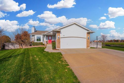 561 S Country Lakes Ct, Haysville, KS, 67060 | Card Image