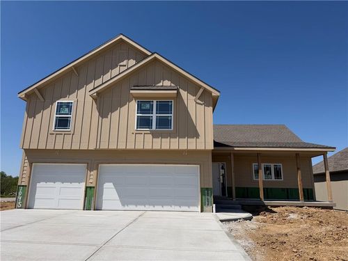 7045 Yulich Ct, Parkville, MO, 64152-1194 | Card Image