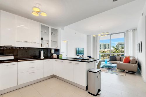 312-6799 Collins Ave, Miami Beach, FL, 33141-5762 | Card Image