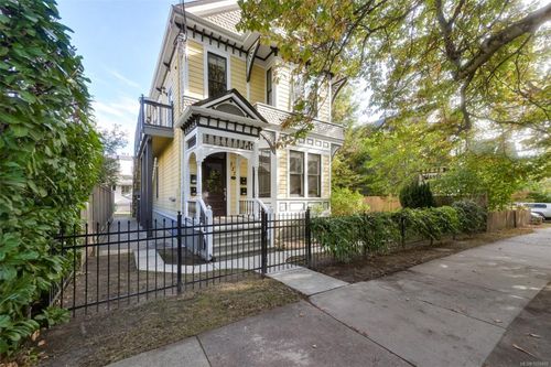 737 Vancouver St, Victoria, BC, V8V3V4 | Card Image