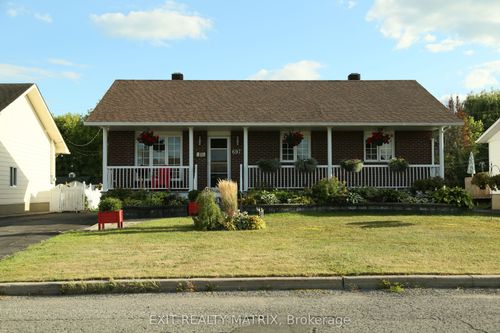 697 Omer St, Hawkesbury, ON, K6A3G1 | Card Image