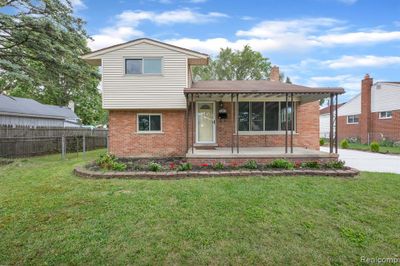 32415 Maplewood Street, Home with 3 bedrooms, 2 bathrooms and null parking in Garden City MI | Image 1