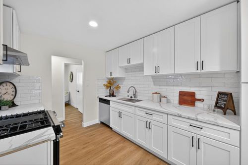 327 22nd St, Sacramento, CA, 95816-3006 | Card Image