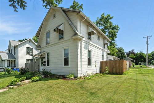 1007 11th St, Marion, IA, 52302-2530 | Card Image