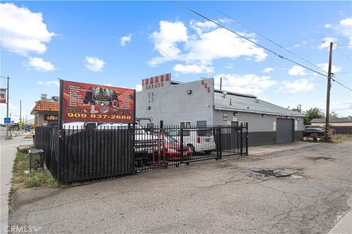 455 S La Cadena Dr, Colton, CA, 92324-3415 | Card Image