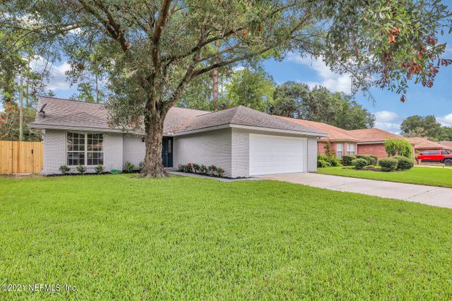 8850 Nature View Ln W, House other with 3 bedrooms, 2 bathrooms and null parking in Jacksonville FL | Image 2