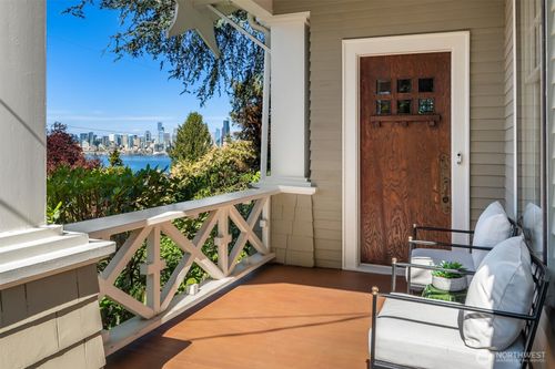 4055 Sw Holgate Street, Seattle, WA, 98116 | Card Image