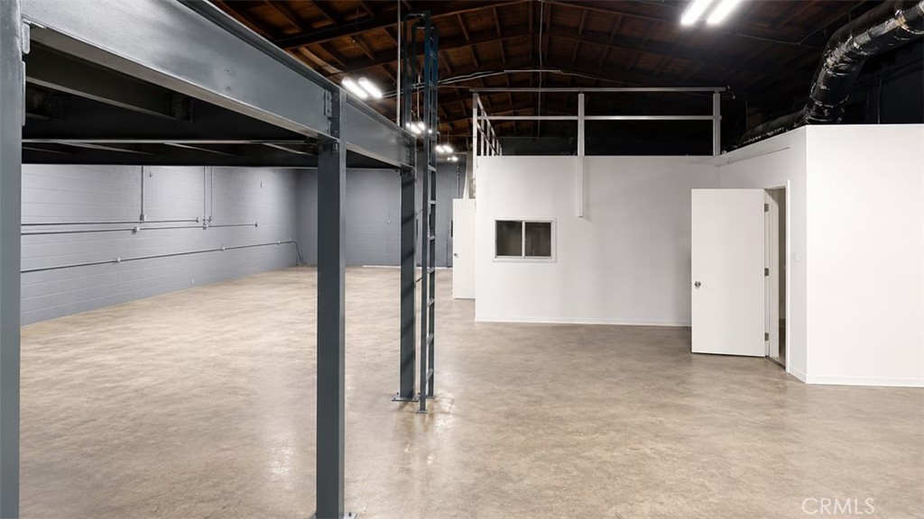 Commercial Lease in Lawndale 4
