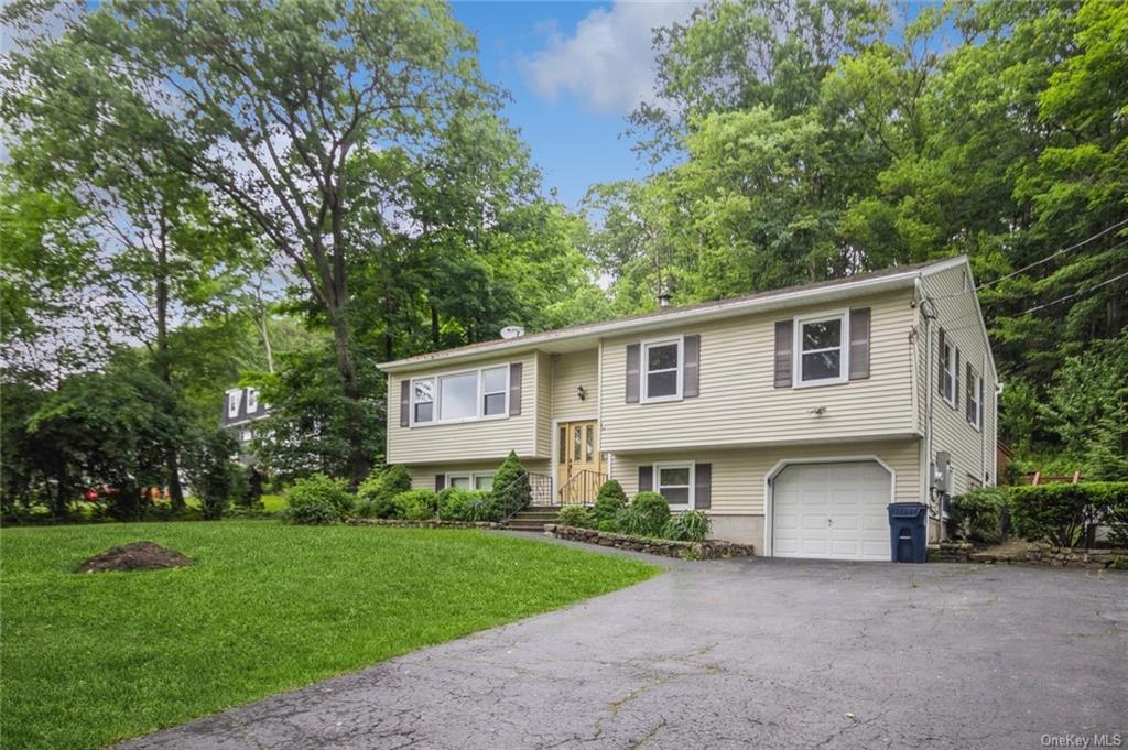 Woodbine Dr, Mahopac, NY 10541