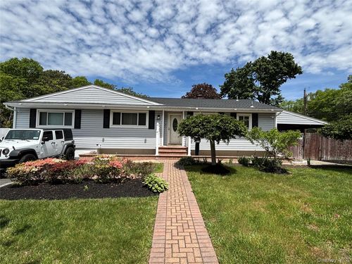 193 Plunkett St, Brentwood, NY, 11717-7007 | Card Image