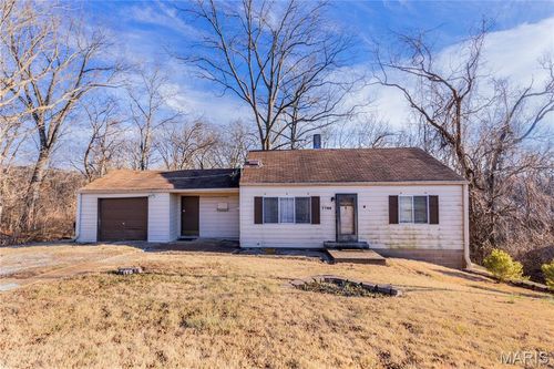 7786 Becker Rd, Saint Louis, MO, 63129-5806 | Card Image