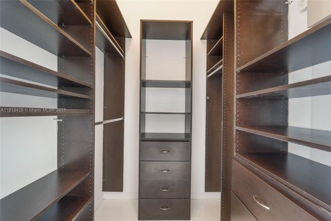APT-2807 - 475 Brickell Ave, Condo with 2 bedrooms, 2 bathrooms and null parking in Miami FL | Image 14