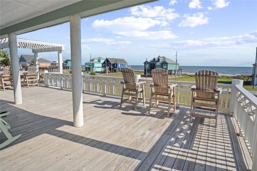 940 Raymond, Crystal Beach, TX, 77650 | Card Image