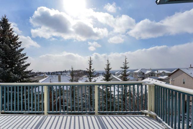 2281 Sirocco Drive Sw, Home with 3 bedrooms, 2 bathrooms and 4 parking in Calgary AB | Image 8