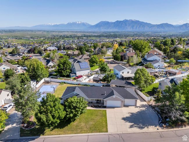 Aerial view of residential area featuring a mountain backdrop | Image 33