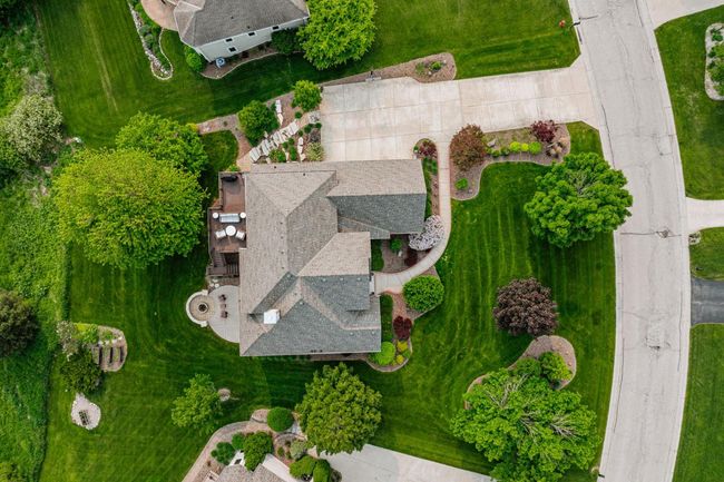 W226N3550 Wethersfield Road, House other with 5 bedrooms, 3 bathrooms and null parking in Pewaukee WI | Image 45