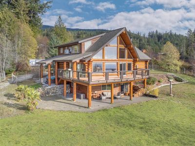 1041 Firburn Rd, House other with 4 bedrooms, 3 bathrooms and 8 parking in Roberts Creek BC | Image 1