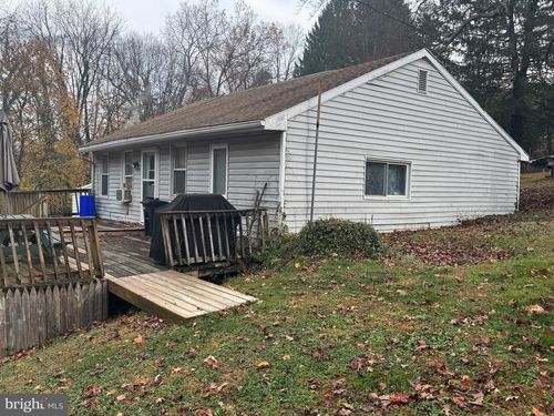 645 Park St, Manchester, PA, 17345-9771 | Card Image