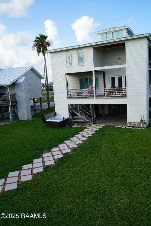 387 Admiral Craik Dr, Grand Isle, LA, 70358-9649 | Card Image