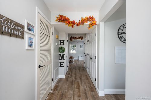 5 Wintergreen Ct, Montgomery, NY, 12549-1256 | Card Image