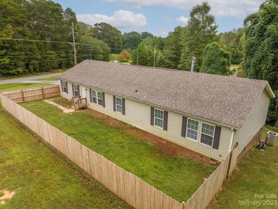 172 Cooks Lake Road, House other with 4 bedrooms, 3 bathrooms and null parking in Gastonia NC | Image 2