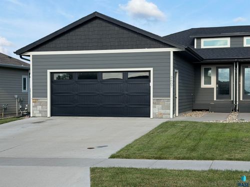 2607 E Sunburst Dr, Brandon, SD, 57005-6717 | Card Image