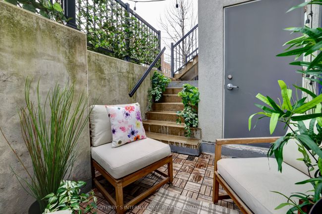 702 - 370 Wallace Ave, Condo with 3 bedrooms, 3 bathrooms and null parking in Toronto ON | Image 28