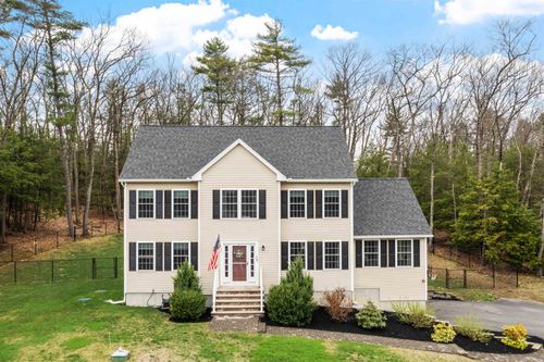 1 Brandy Rock Rd, Derry, NH, 03038-5939 | Card Image