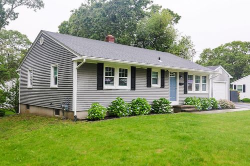 28 Whipple Ave, Westerly, RI, 02891-3413 | Card Image