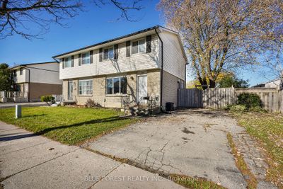 1405 Jalna Blvd, Home with 3 bedrooms, 2 bathrooms and 4 parking in London ON | Image 2