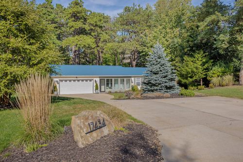 17434 Hiawatha Dr, Spring Lake, MI, 49456-9433 | Card Image