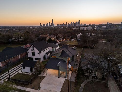 a-1610 Harvey St, Austin, TX, 78702-1652 | Card Image