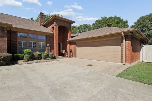 6615 Waterwood Cir, Benbrook, TX, 76132-2708 | Card Image