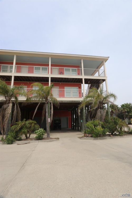 28-120 Carmen Ln, Grand Isle, LA, 70358-9641 | Card Image