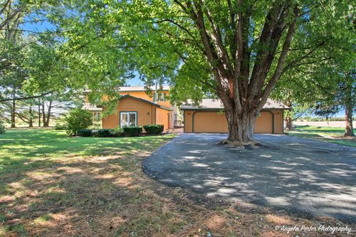 15758 County Line Rd, CAPRON, IL, 61012-9637 | Card Image