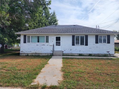 670 Eastern Ave, Marengo, IA, 52301-1706 | Card Image
