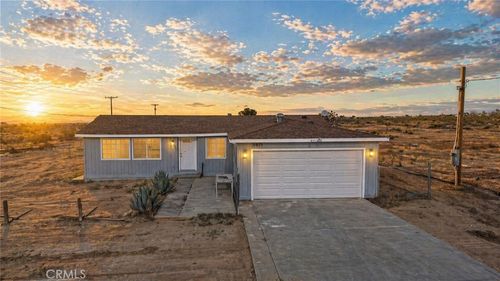 11975 Barbet, Phelan, CA, 92371 | Card Image