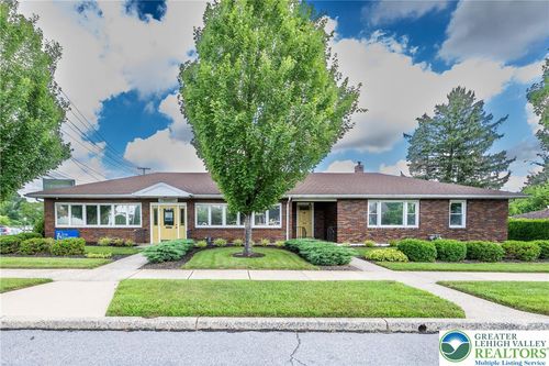 233 Pershing Blvd, Whitehall, PA, 18052-6713 | Card Image