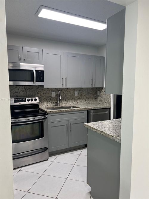 apt-203-20741 Ne 4th Ct, Miami, FL, 33179-1879 | Card Image