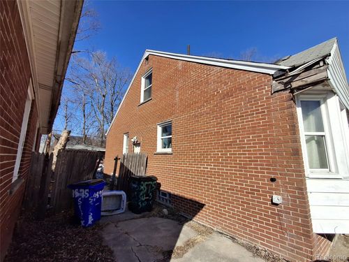 8575 Sussex St, Detroit, MI, 48228-2250 | Card Image