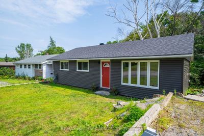 7 Mapleview Dr, House other with 2 bedrooms, 1 bathrooms and 2 parking in Parry Sound ON | Image 3