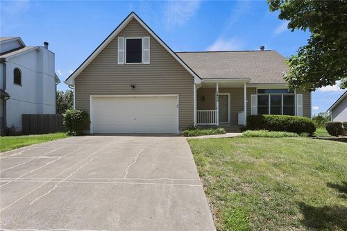 1400 Sw Pacific Dr, Lees Summit, MO, 64081-3230 | Card Image