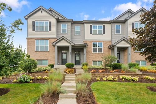 18 E Heritage Ct, Arlington Heights, IL, 60004-1211 | Card Image