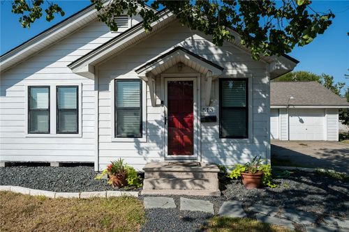513 Moore Ave, Portland, TX, 78374-1605 | Card Image