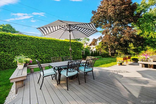 Large Trex Deck | Image 34